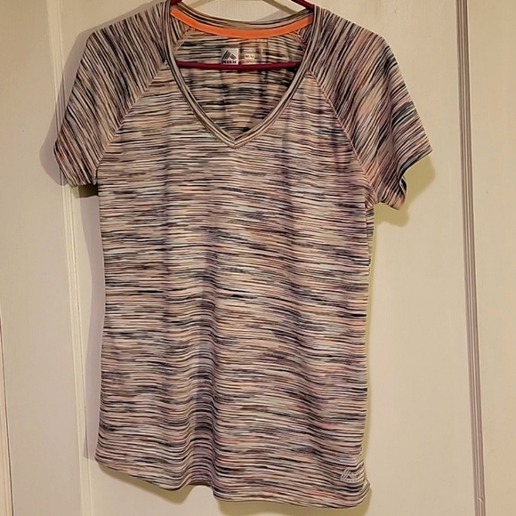 2 Activewear Tops - Picture 6 of 9